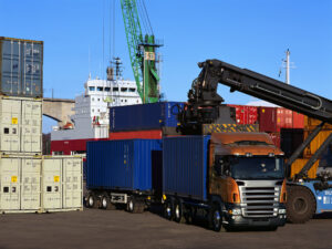 Услуги по перевозке грузов Южно-Сахалинск-Киринское Услуги перевозки грузов Южно-Сахалинск-Киринское Перевозки самосвалами FAW, Доставка тяжелой спецтехники, Траловые перевозки, Контейнерные перевозки